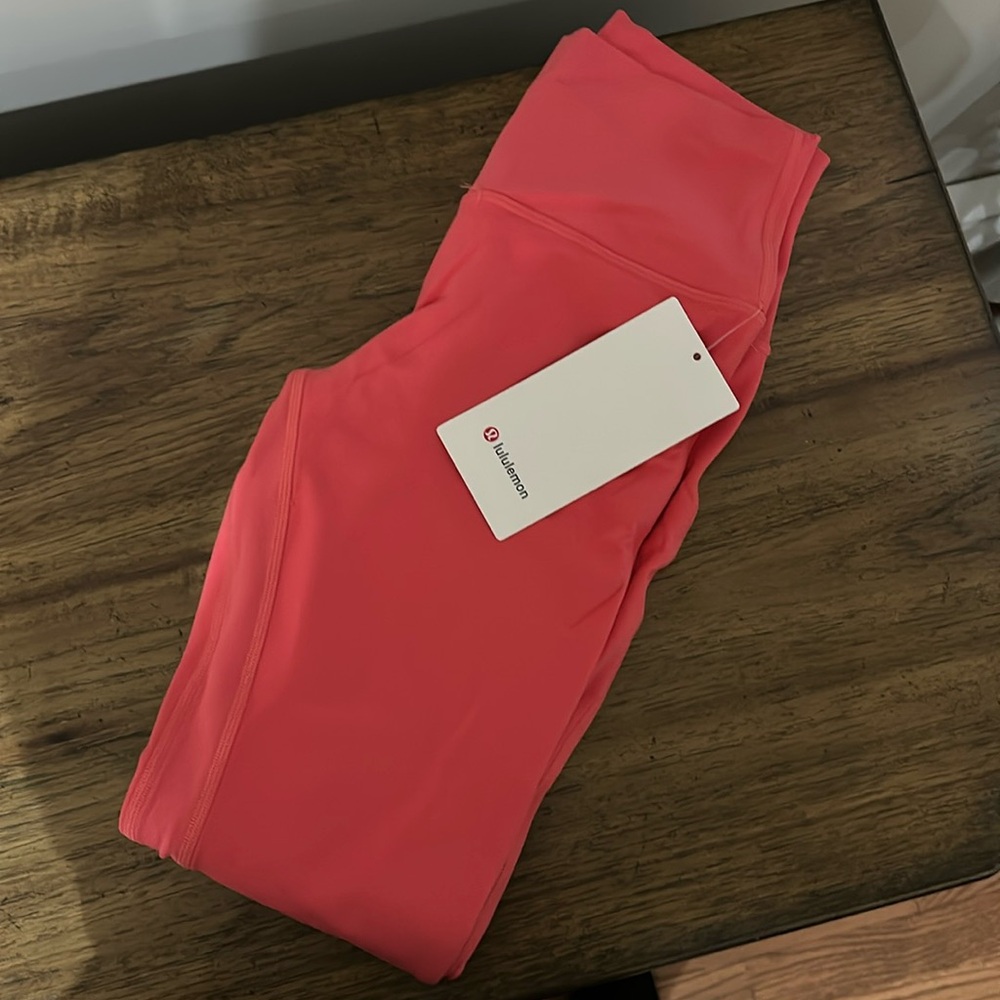 NWT Lululemon leggings size 6, 25” high rise